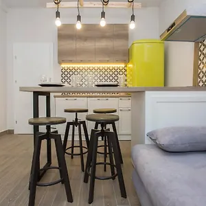 https://sunny-and-modern-1bdr-apartment-in-the-center.sofiahotelsbg.com